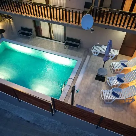 Pool Julia Апартаменты