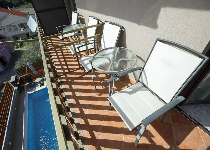 Pool Julia * زادار