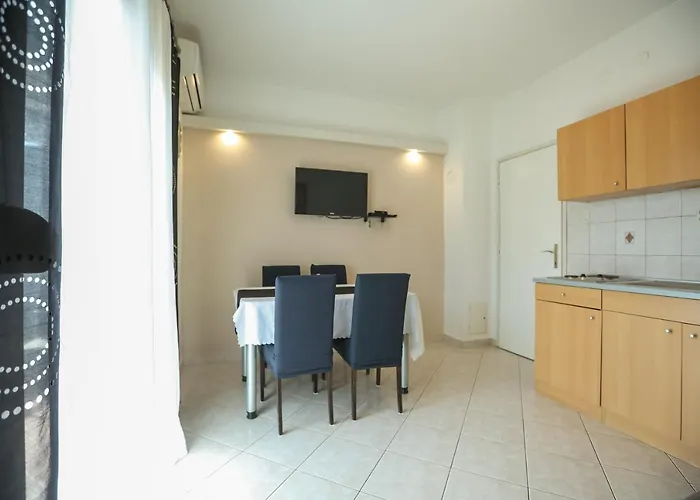 شقة Pool Julia زادار