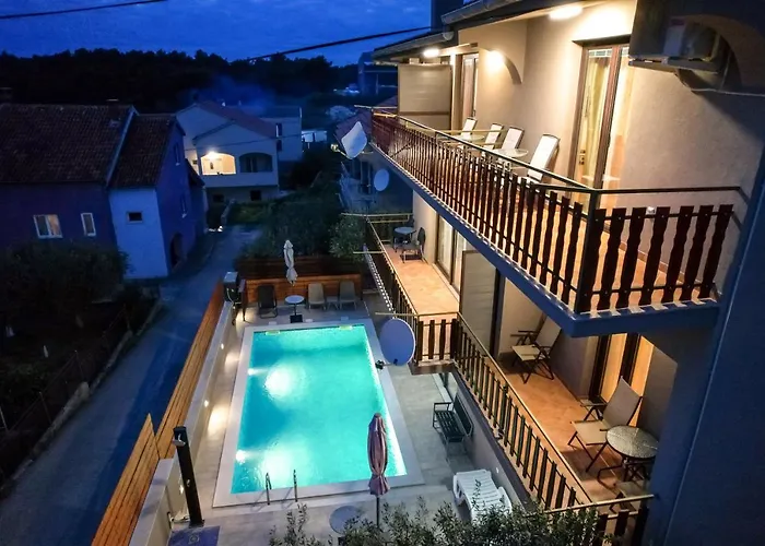 شقة Pool Julia زادار