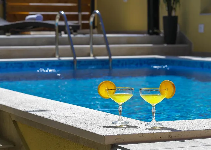 Pool Julia * زادار