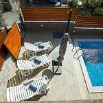 Pool Julia Apartament *