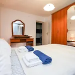 Pool Julia Apartament Zadar