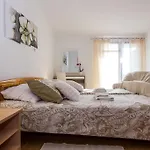 Apartament Pool Julia *