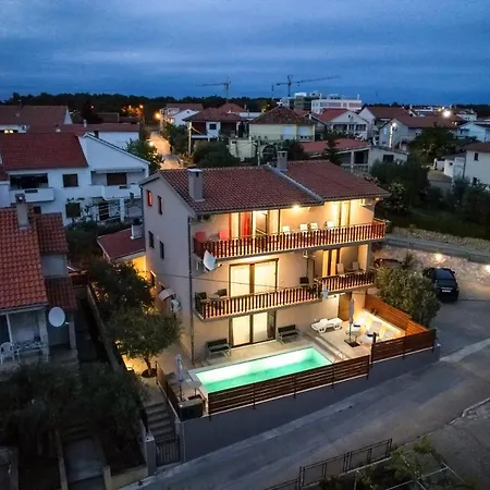 Apartman Pool Julia *