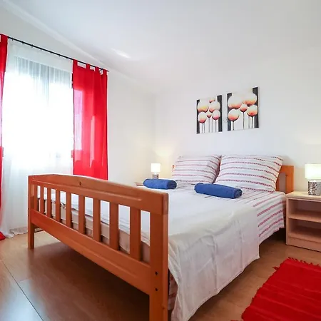 Διαμέρισμα Pool Julia *