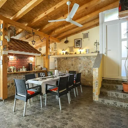 Pool Julia * Ζαντάρ