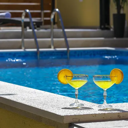 Pool Julia * Ζαντάρ