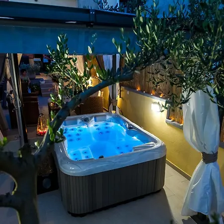 Pool Julia Ζαντάρ