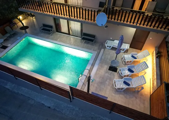 Pool Julia Lägenhet