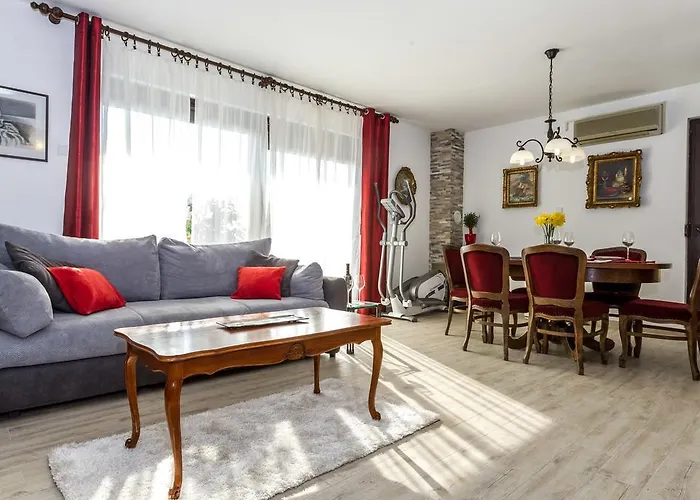 Pool Julia Apartmán