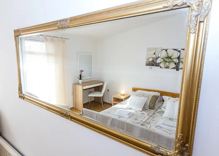 Pool Julia Apartmán